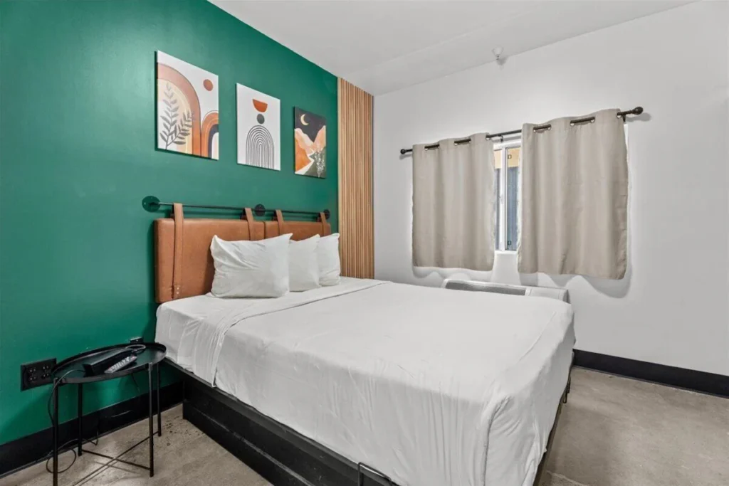 Hollywood Le Bon Hotel - Image 2