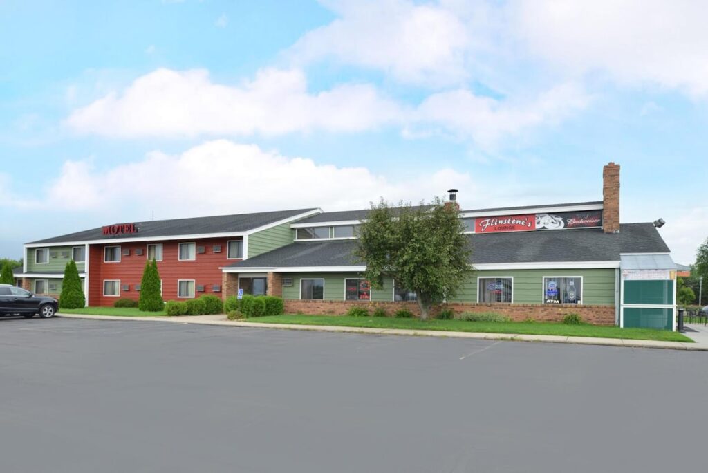 HomeTown Inn - Image 1