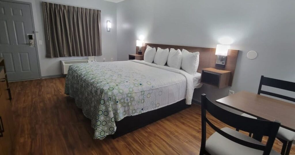 HomeTowne Studios by Red Roof Egg Harbor-Atlantic City Airport - Image 3