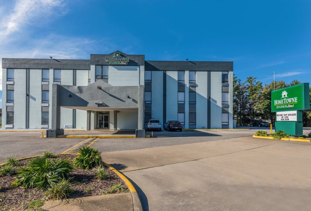 HomeTowne Studios by Red Roof Newport News - Hampton West