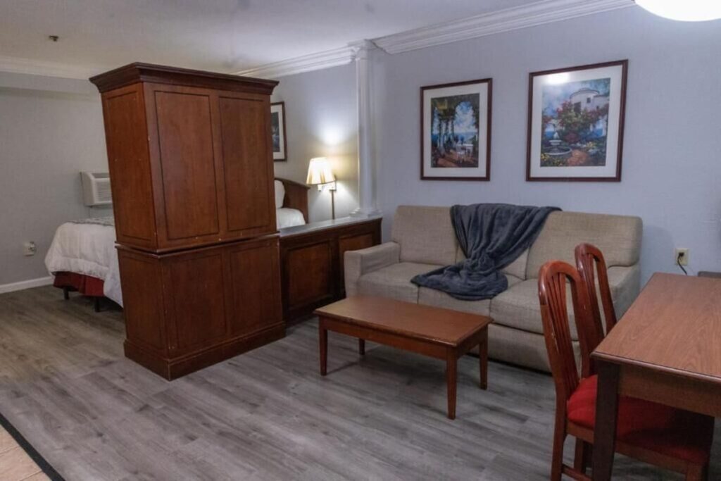 Homestead Lodge Apart Hotel - Image 4