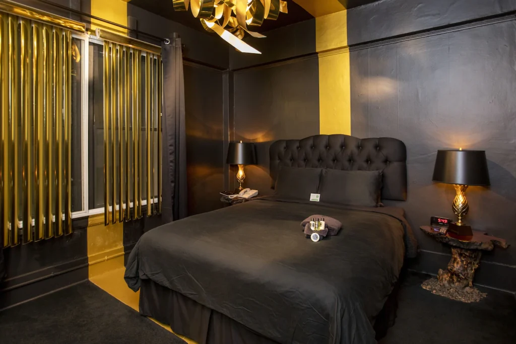 Hotel Des Arts - Image 3