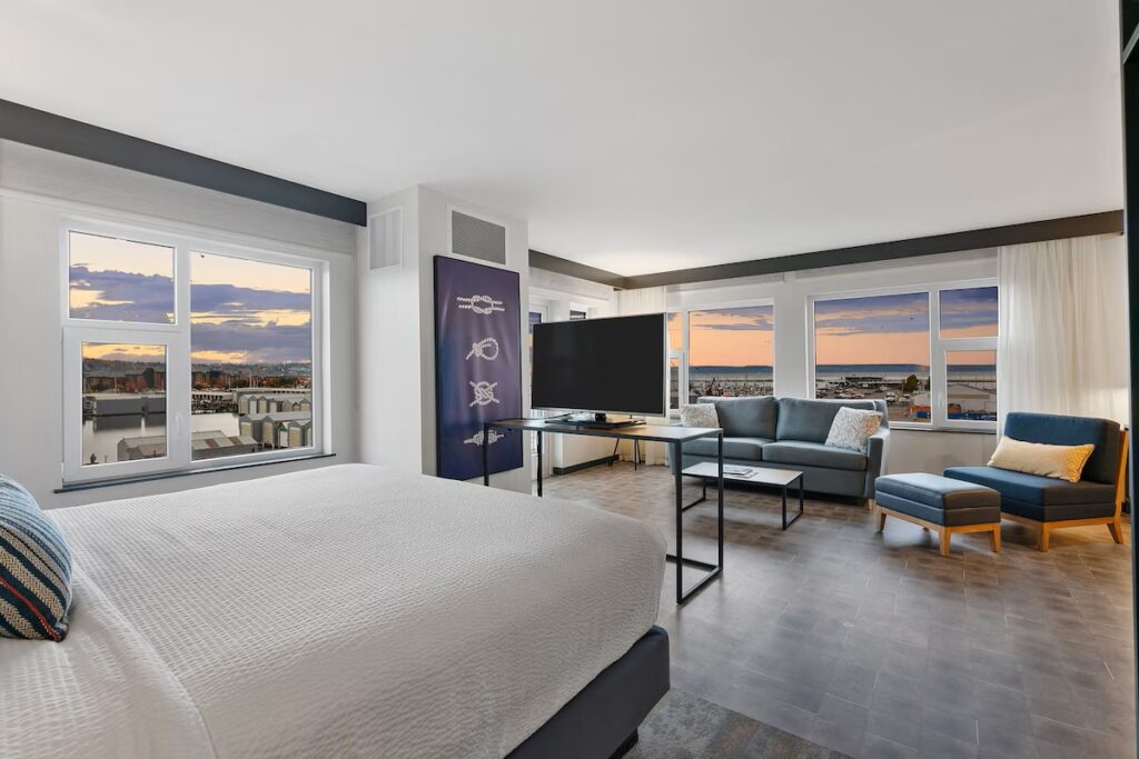 Hotel Indigo Seattle Everett Waterfront Place by IHG - Image 2