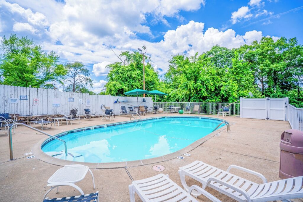 Hotel O Eureka Springs - Christ of Ozark Area - Image 5