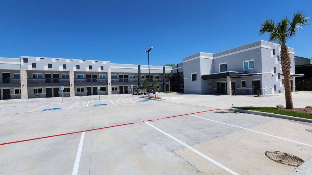 Hotel Park Place - Image 1