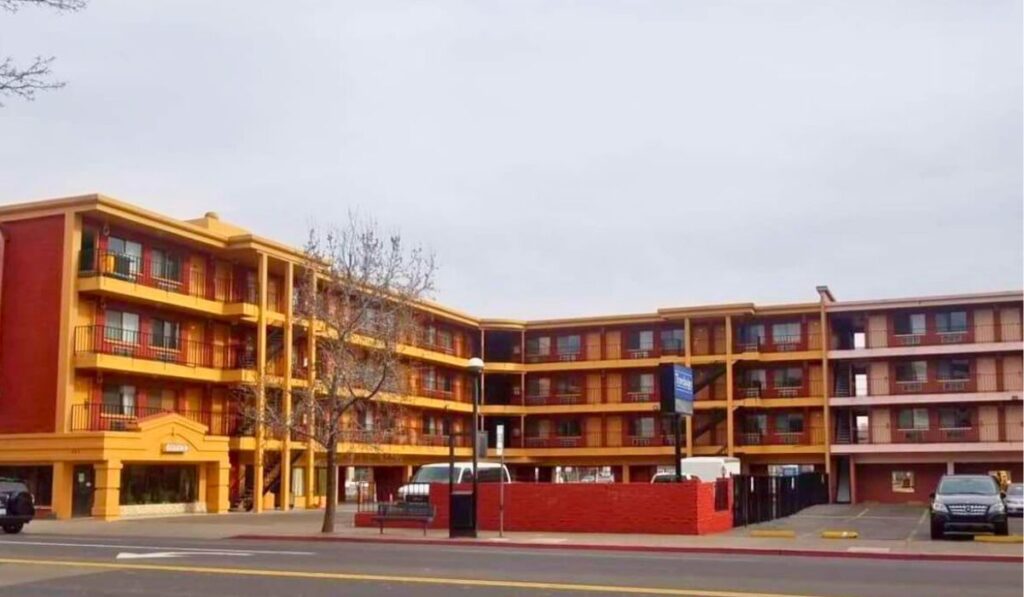 Howard Johnson by Wyndham Downtown Reno