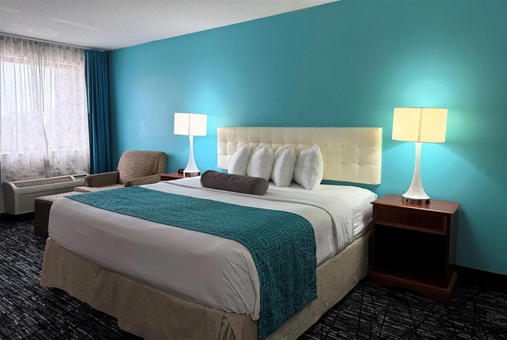 Howard Johnson by Wyndham Evansville East - Image 2