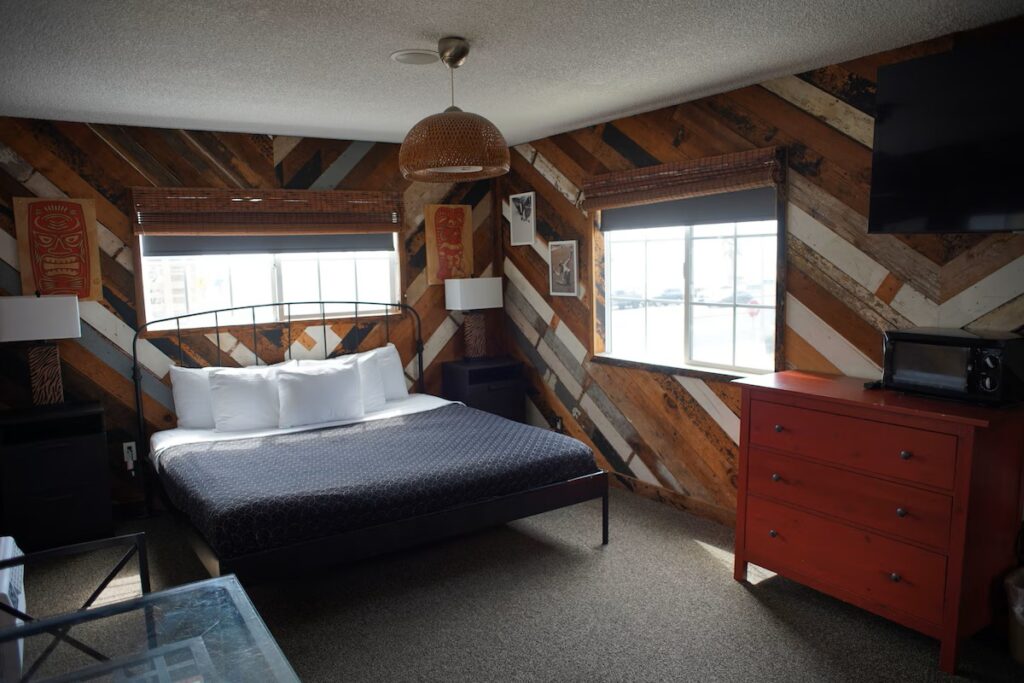 Huntington Surf Inn - Image 2