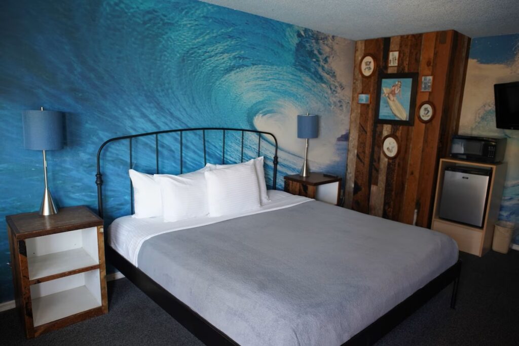 Huntington Surf Inn - Image 3