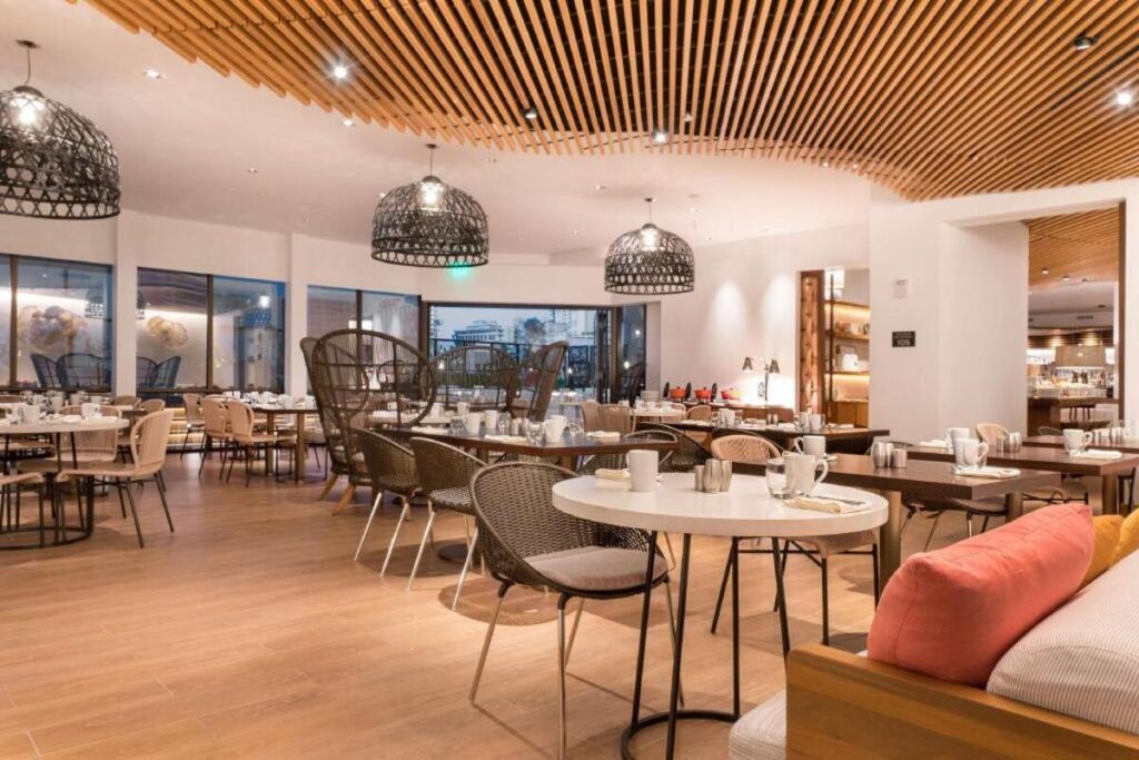 Hyatt Centric Waikiki Beach - Image 4