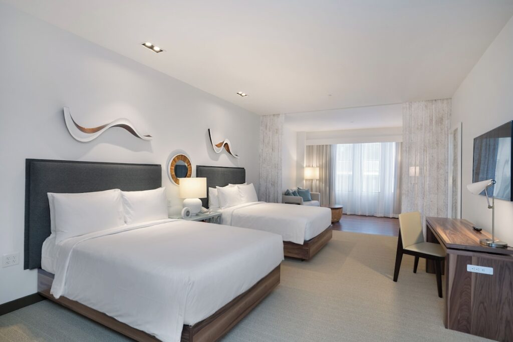 Hyatt Centric Waikiki Beach - Image 5