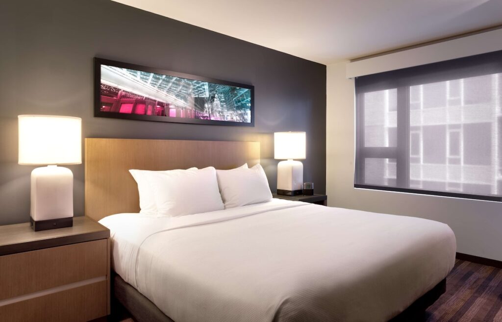 Hyatt House Portland / Downtown - Image 2