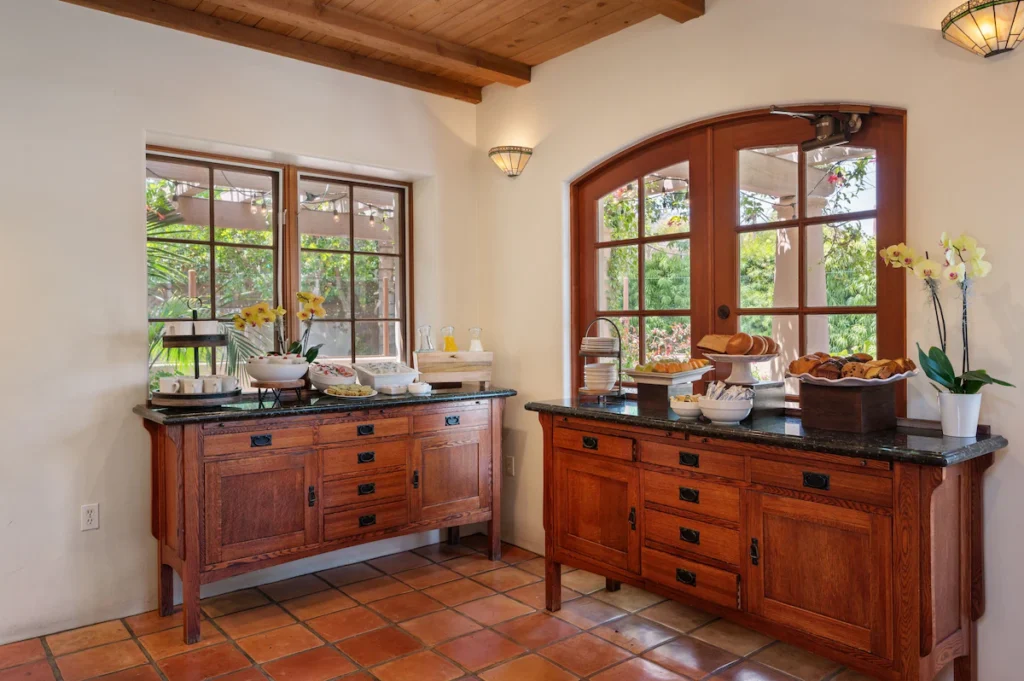 Inn by the Harbor - Image 5