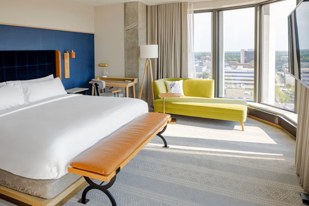 Jasper Hotel - Image 2