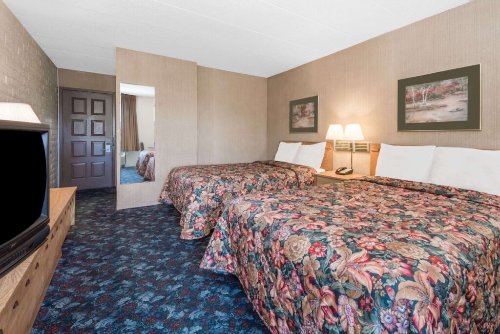 Knights Inn Dayton by Miller Lane - Image 2