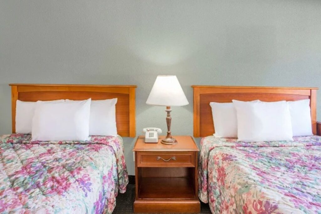 Knights Inn - Plant City - Image 5