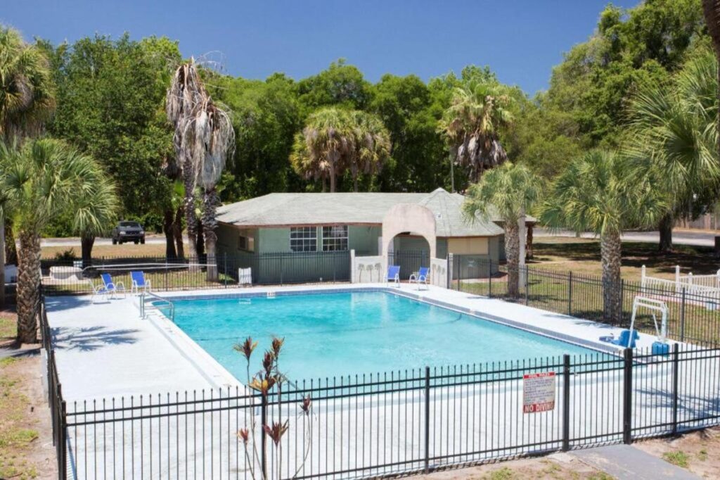 Knights Inn - Plant City - Image 3