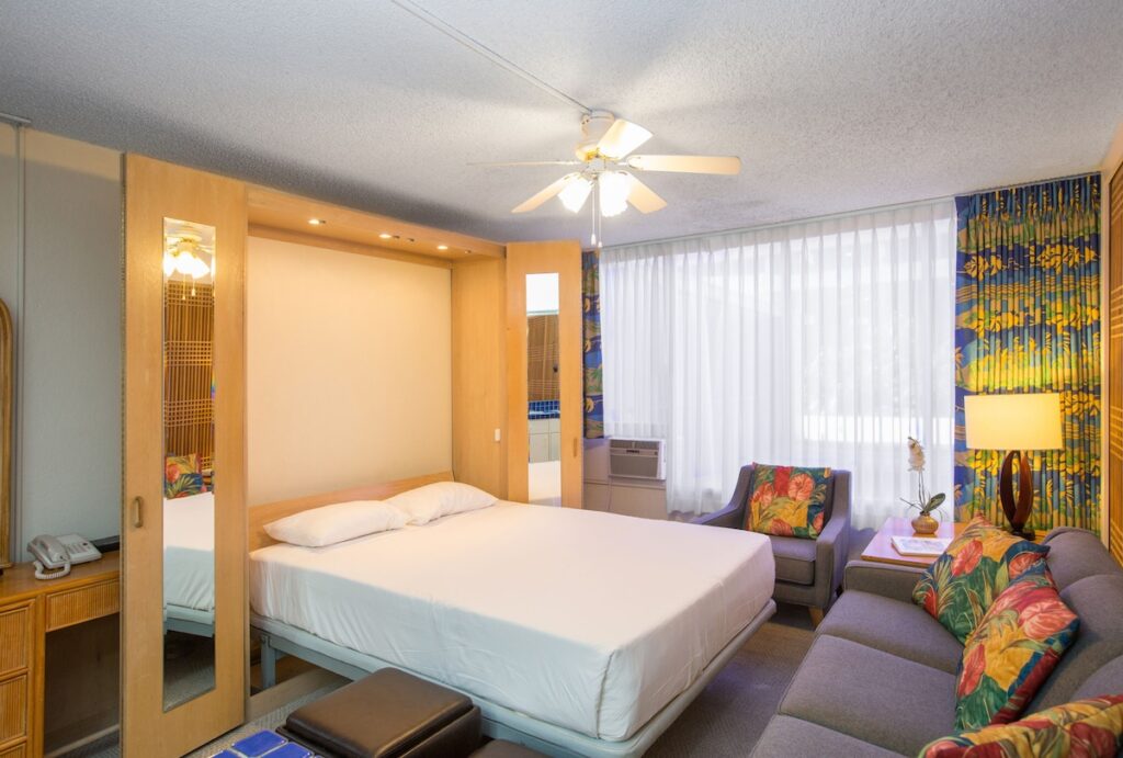 Kuhio Banyan Hotel (with Kitchenettes) - Image 4