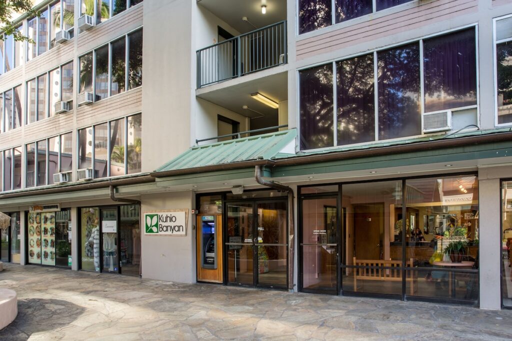 Kuhio Banyan Hotel (with Kitchenettes) - Image 2