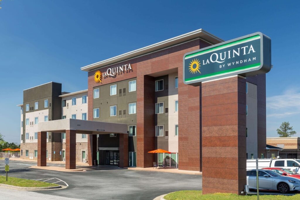 La Quinta Inn & Suites by Wyndham Augusta Fort Eisenhower - Image 2