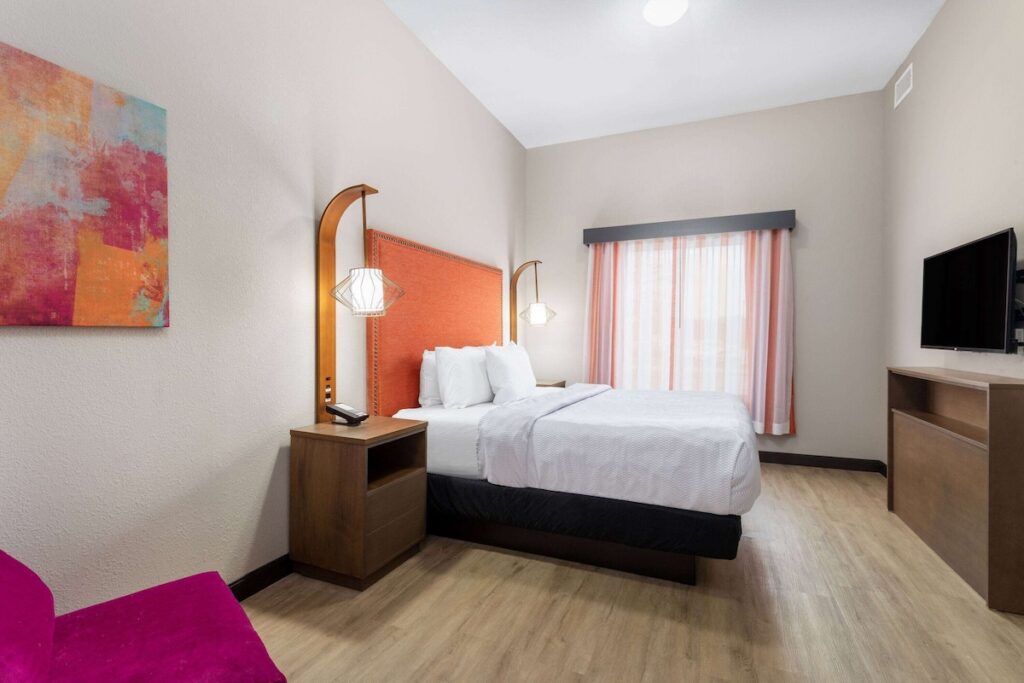 La Quinta Inn & Suites by Wyndham Augusta Fort Eisenhower - Image 4