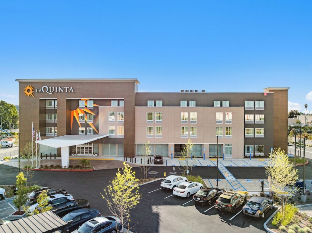 La Quinta Inn & Suites by Wyndham La Habra - Image 2