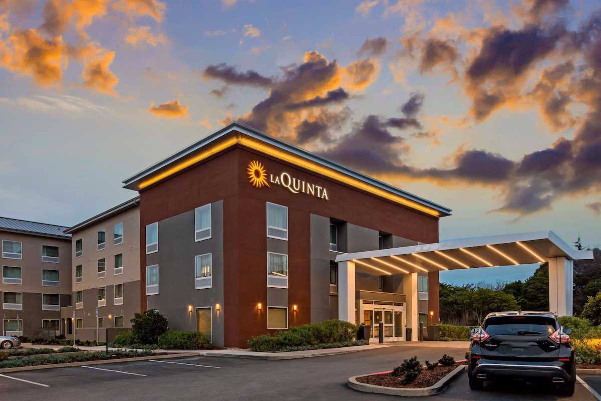 La Quinta by Wyndham San Francisco Airport North - Free Airport Shuttle - Image 1
