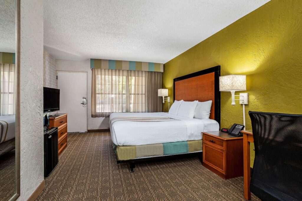 La Quinta Inn Tampa Airport Stadium Westshore - Image 4