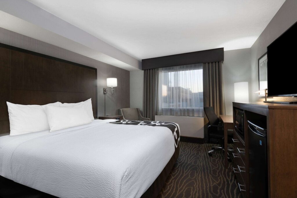 La Quinta by Wyndham Anchorage Airport - Image 2