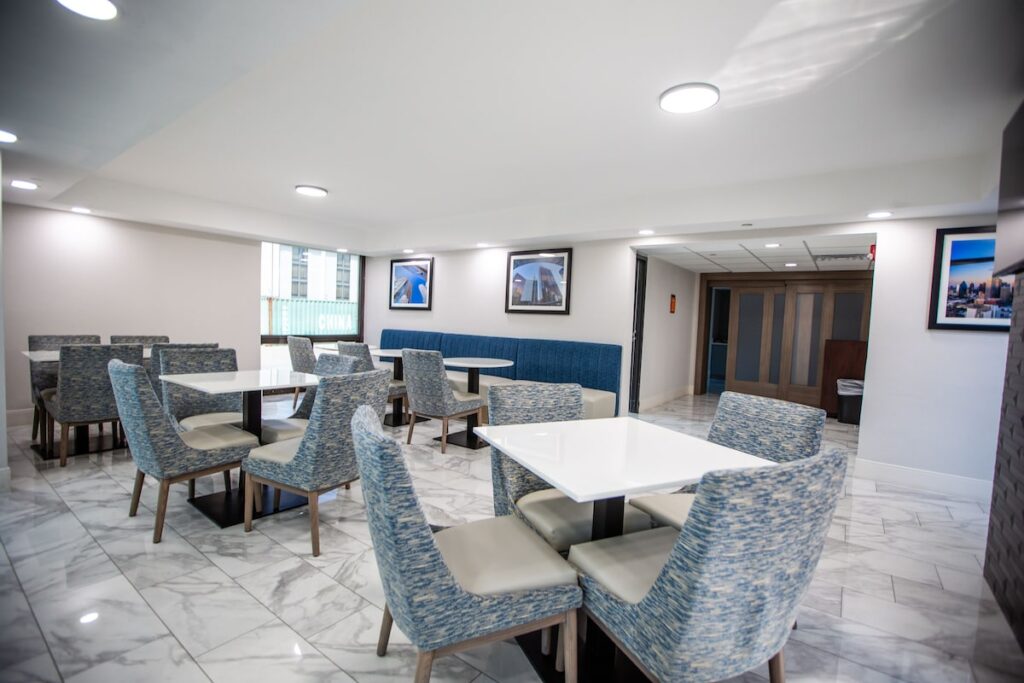 La Quinta by Wyndham Dallas I-35 Walnut Hill Ln - Image 4