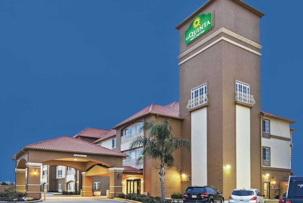 La Quinta by Wyndham Houston Hobby Airport - Image 2