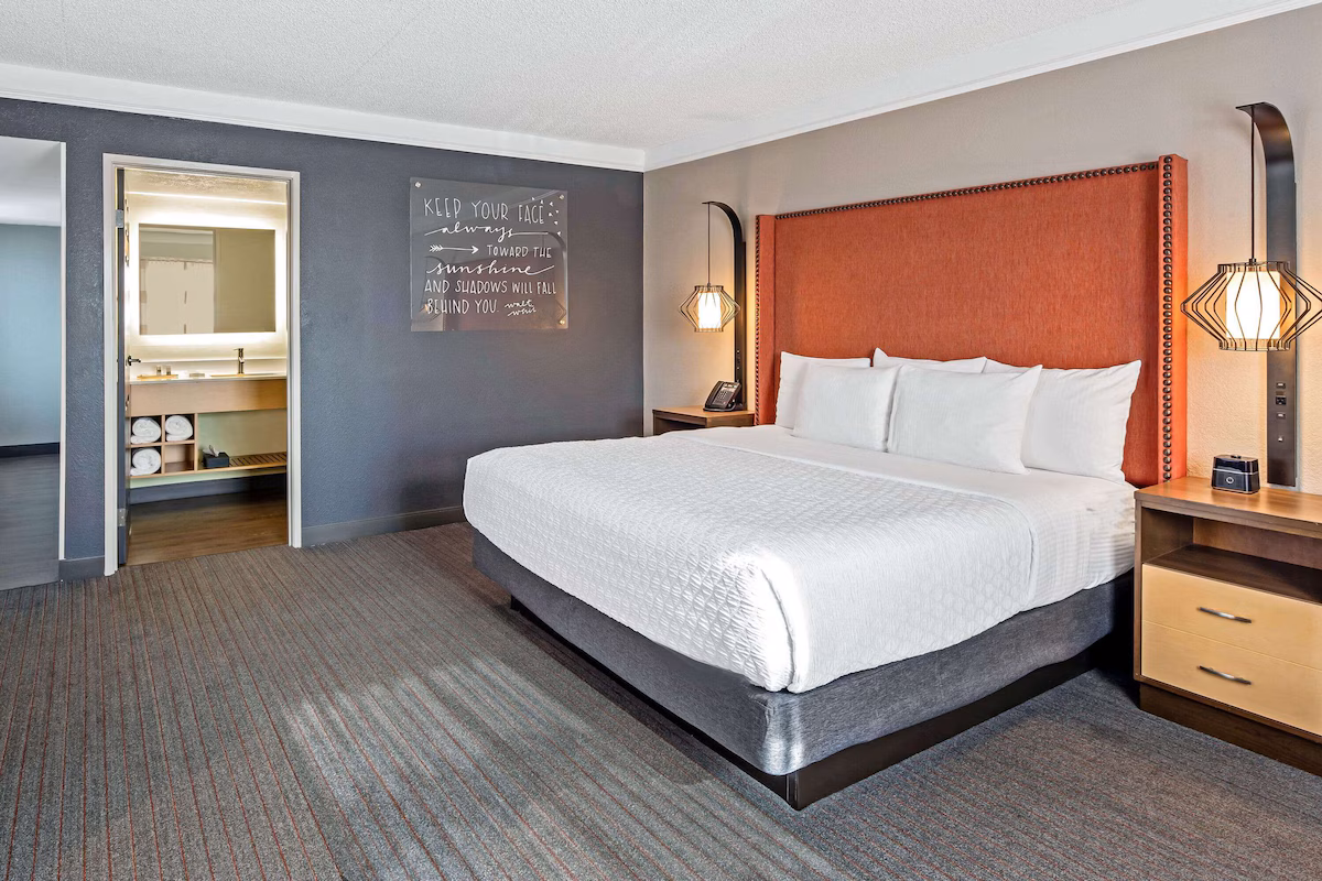 La Quinta by Wyndham San Francisco Airport North - Free Airport Shuttle - Image 4