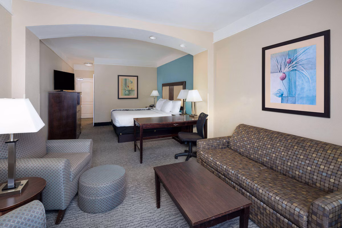 La Quinta by Wyndham Savannah Airport - Pooler - Image 3