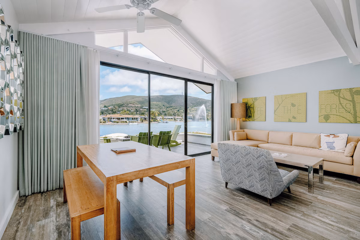 Lakehouse Resort - Image 2