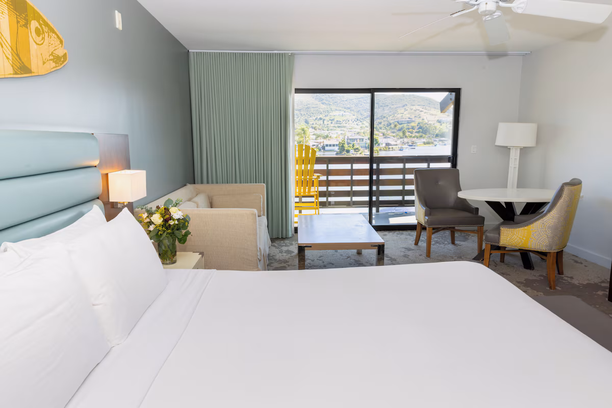 Lakehouse Resort - Image 4