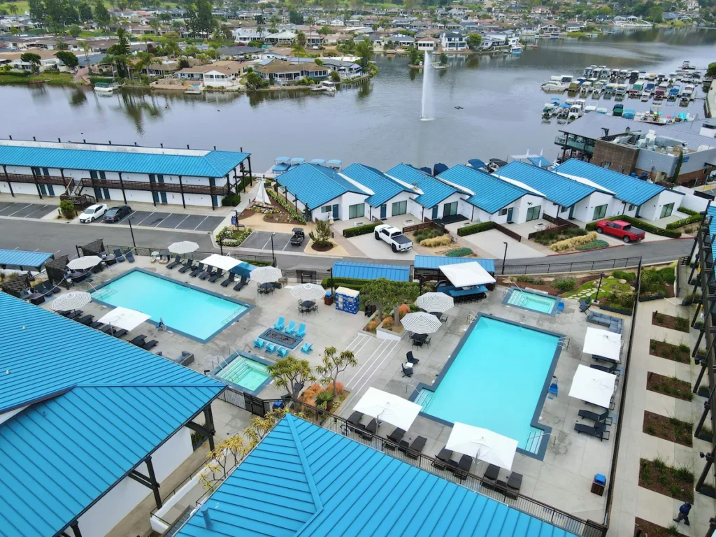 Lakehouse Resort - Image 5