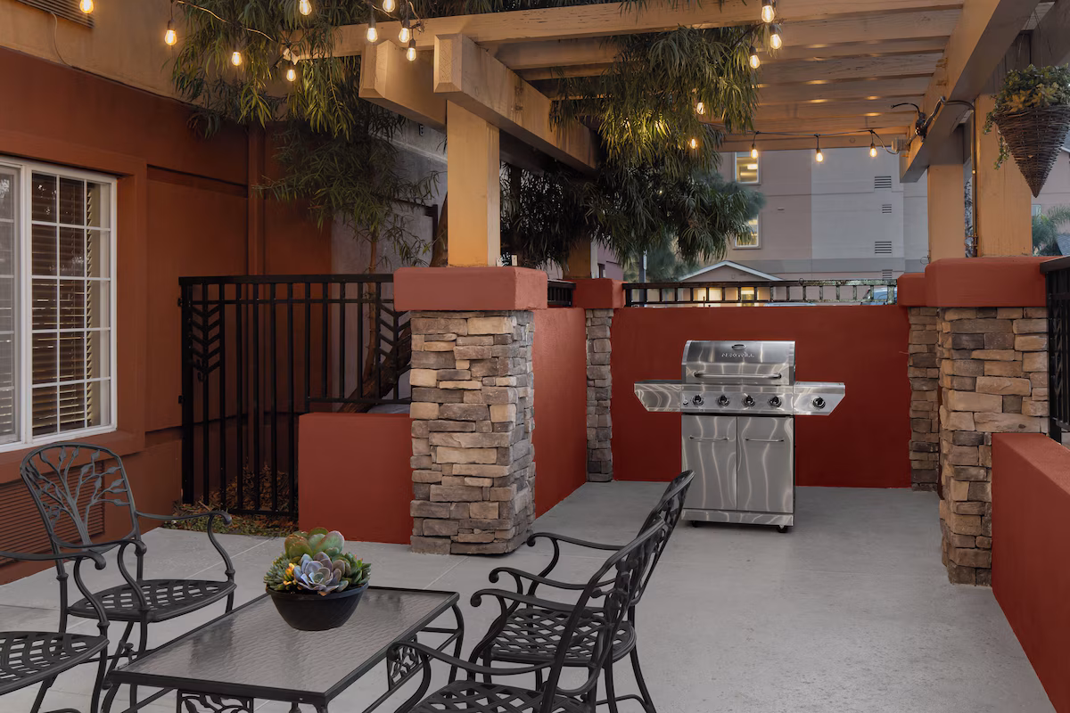 Larkspur Landing Extended Stay Suites Roseville - Image 4