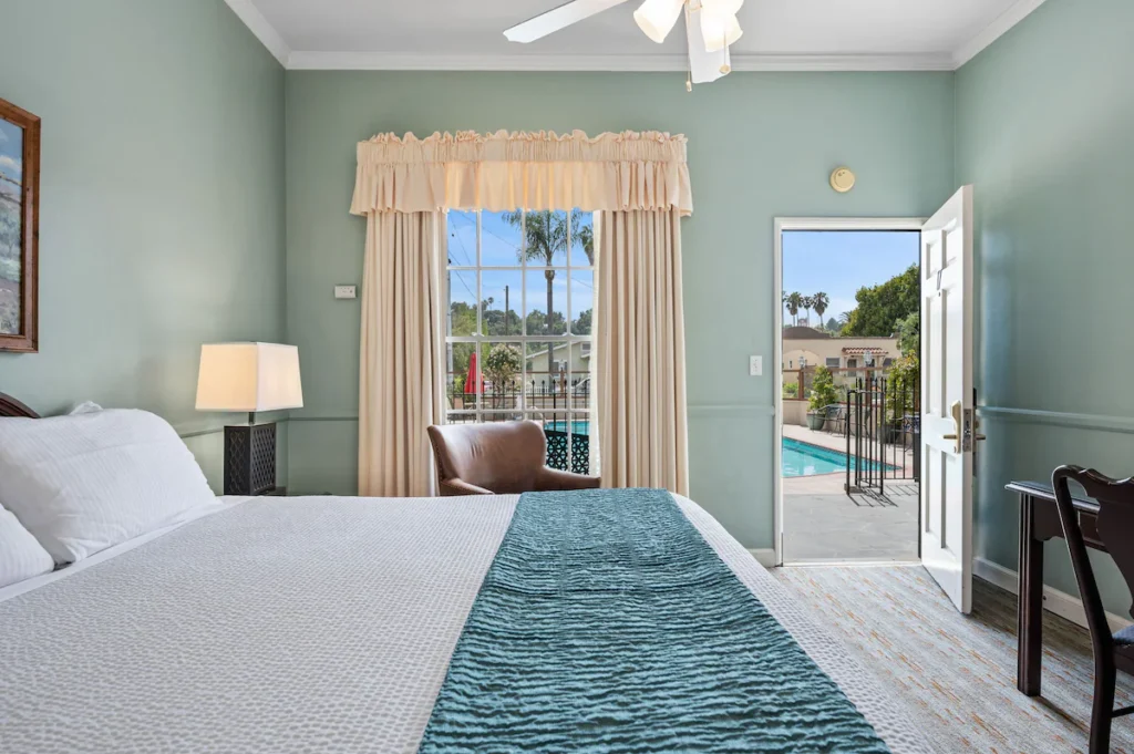 Lavender Inn by the Sea - Image 4