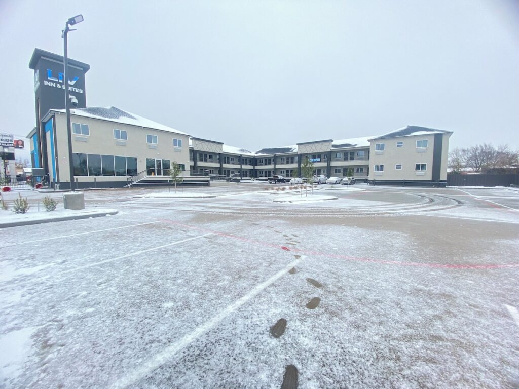 LiV Inn & Suites Houston - Image 2