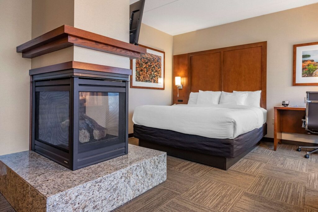 Lift Bridge Lodge, an Ascend Collection Hotel - Image 3