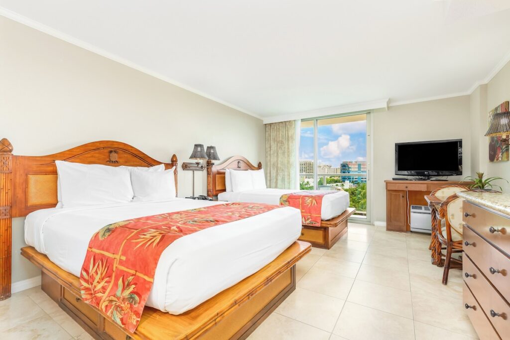 Luana Waikiki Hotel & Suites - Image 5