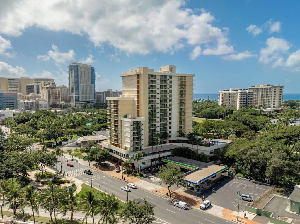 Luana Waikiki Hotel & Suites - Image 2