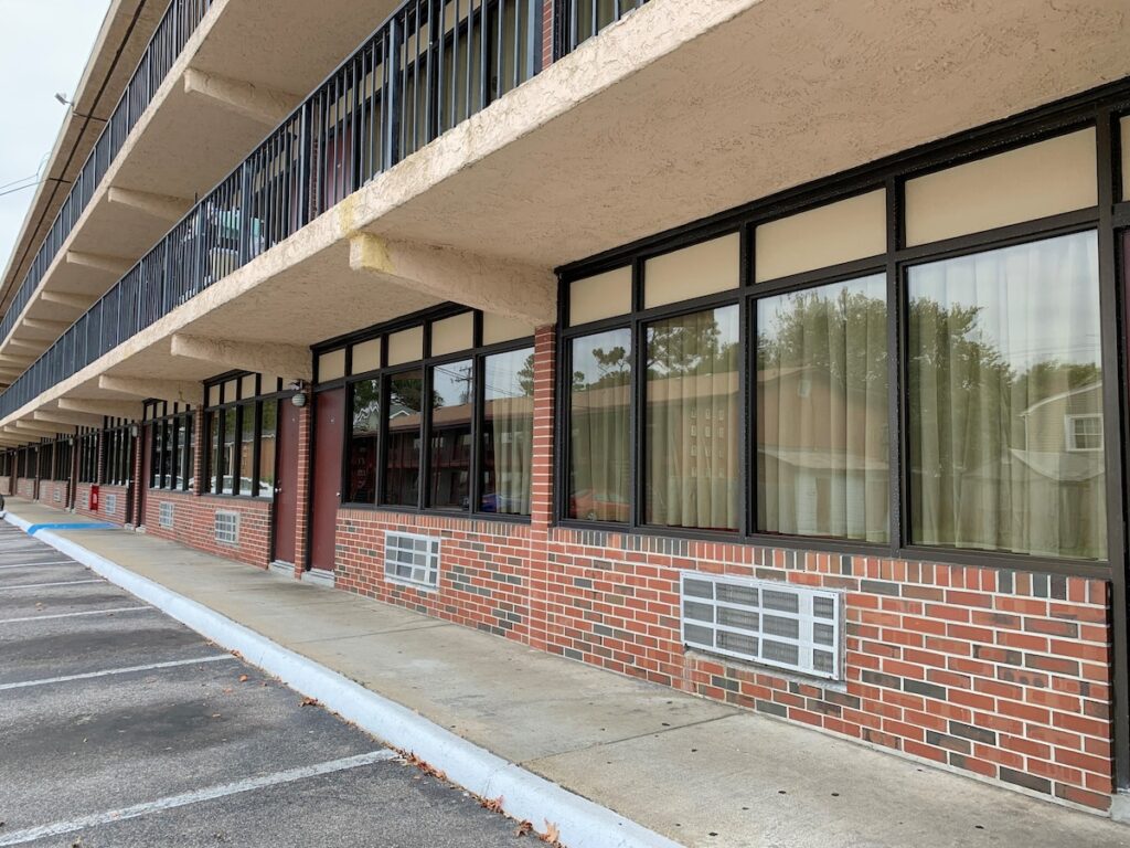 MacThrift Motor Inn - Image 2