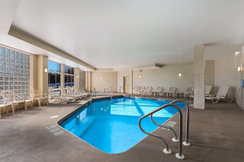 MainStay Suites Fitchburg - Madison - Image 4