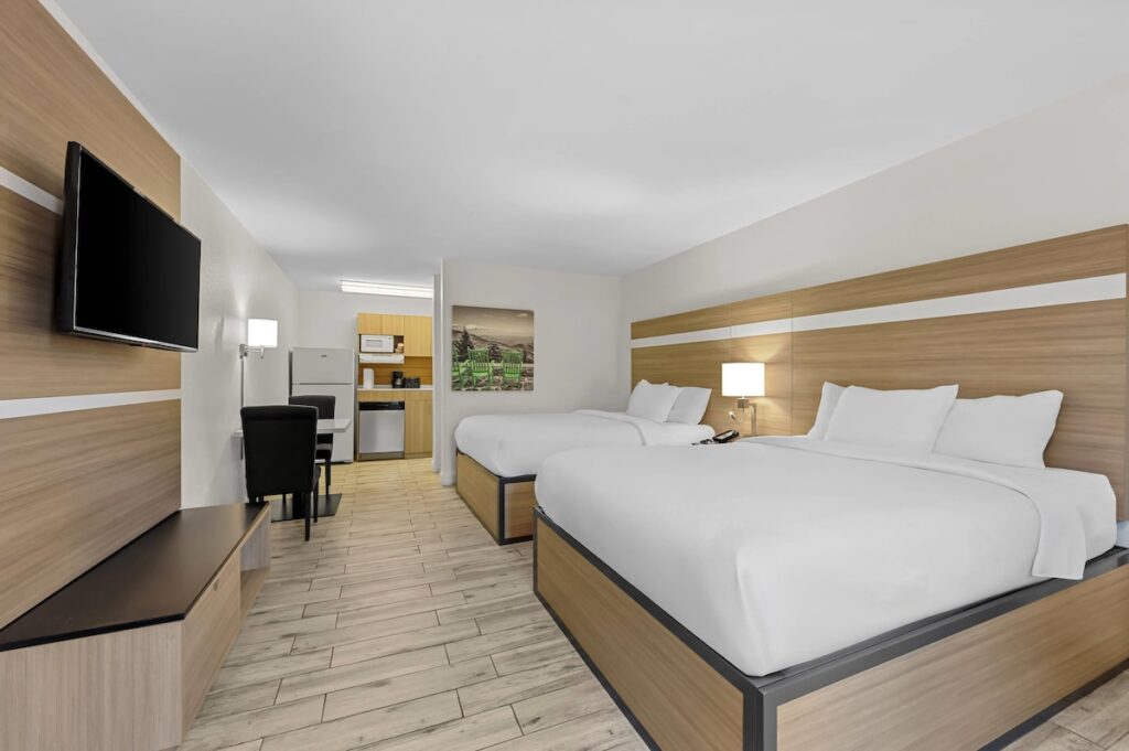 MainStay Suites Knoxville - Cedar Bluff - Image 4