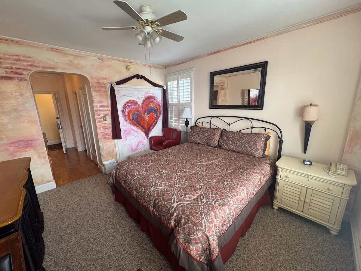 Mayflower Hotel - Image 3