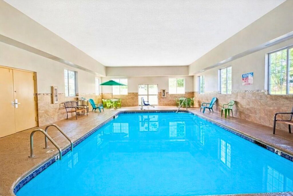 Microtel Inn & Suites by Wyndham Detroit Roseville - Image 5