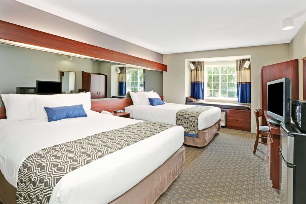 Microtel Inn & Suites by Wyndham Detroit Roseville - Image 3