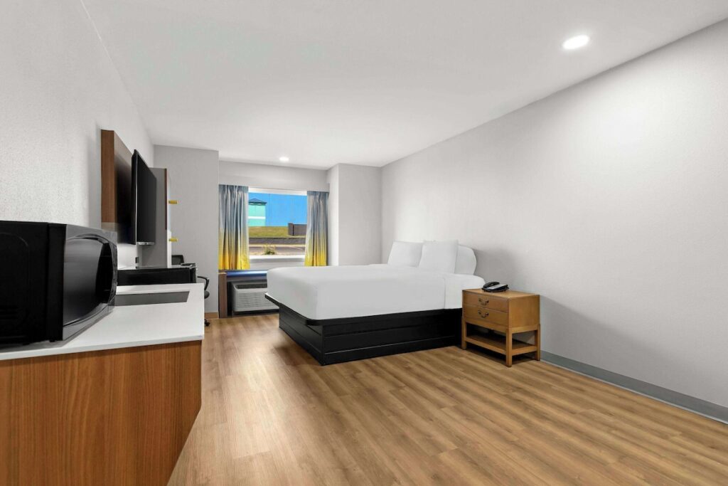 Microtel Inn & Suites by Wyndham Tulsa - Catoosa Route 66 - Image 2