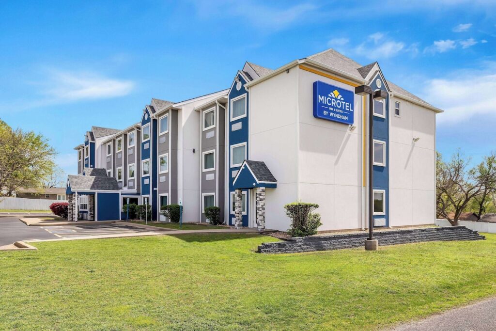 Microtel Inn & Suites by Wyndham Tulsa - Catoosa Route 66